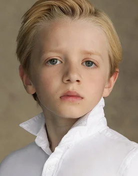 Dexter Sol Ansell as Egg